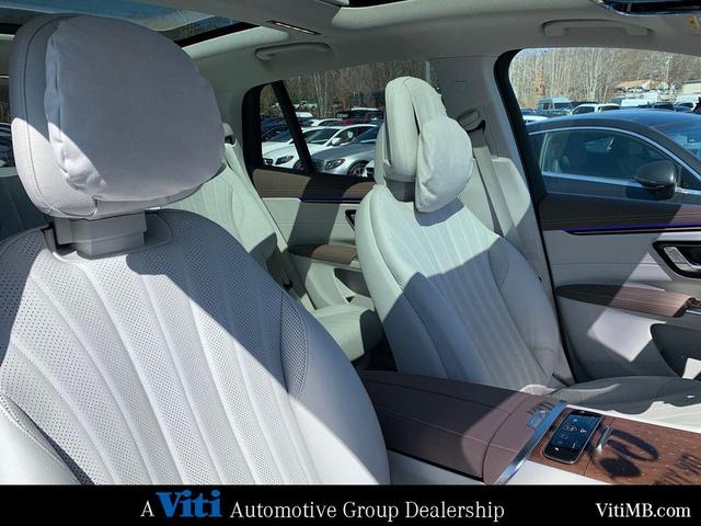 Photo of 2023 MANUFAKTUR Diamond White Metallic Mercedes-Benz EQS 580