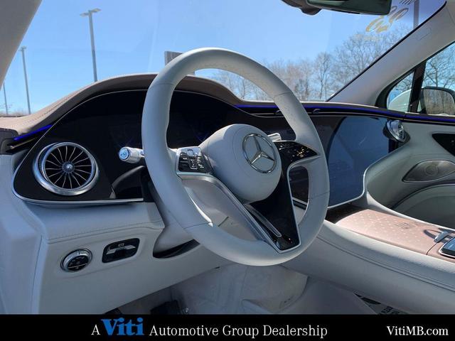 Photo of 2023 MANUFAKTUR Diamond White Metallic Mercedes-Benz EQS 580