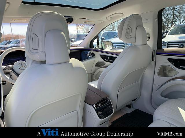 Photo of 2023 MANUFAKTUR Diamond White Metallic Mercedes-Benz EQS 580