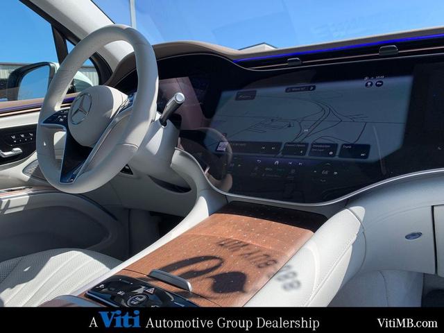 Photo of 2023 MANUFAKTUR Diamond White Metallic Mercedes-Benz EQS 580