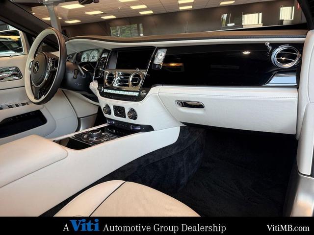 Photo of 2020 Arctic White Rolls-Royce Dawn