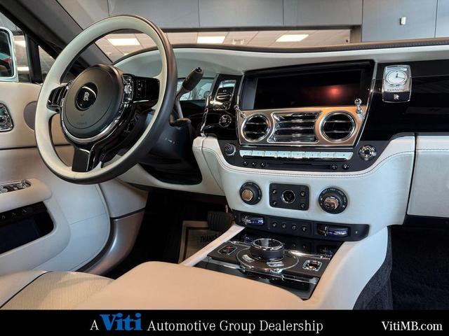 Photo of 2020 Arctic White Rolls-Royce Dawn