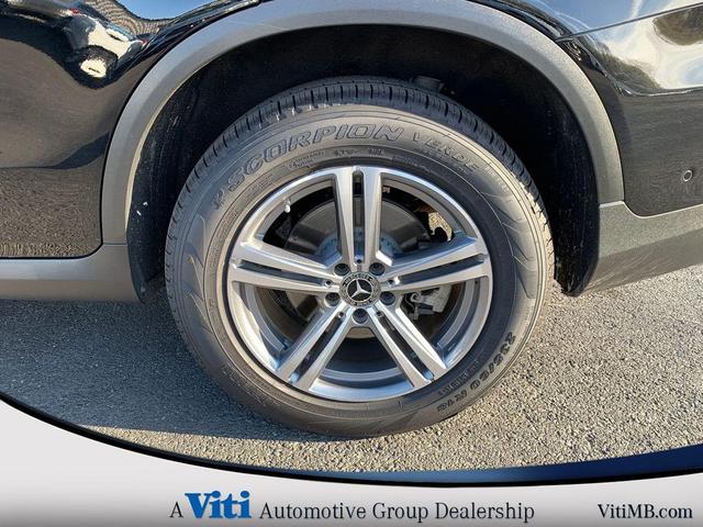 Photo of 2022 Black Mercedes-Benz GLC 300