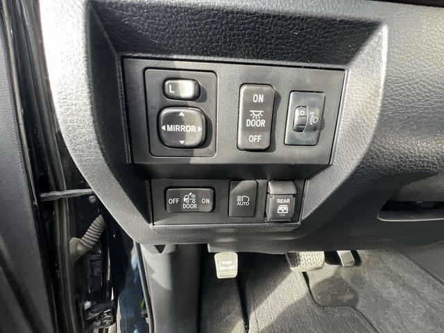 Photo of 2020 Midnight Black Metallic Toyota Tundra