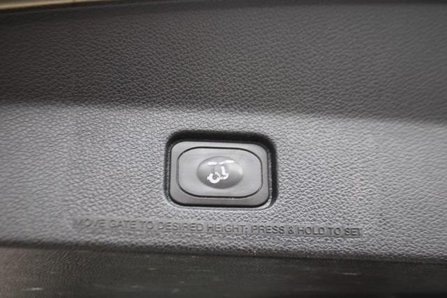 Photo of 2017 White Gold Metallic Ford Explorer