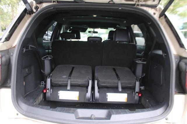 Photo of 2017 White Gold Metallic Ford Explorer