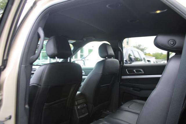 Photo of 2017 White Gold Metallic Ford Explorer