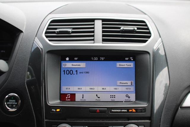 Photo of 2017 White Gold Metallic Ford Explorer