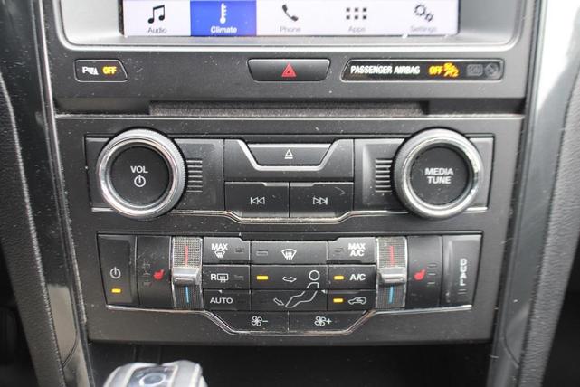 Photo of 2017 White Gold Metallic Ford Explorer
