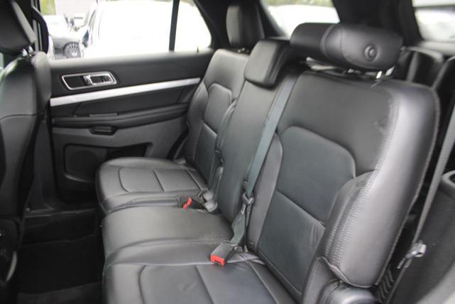 Photo of 2017 White Gold Metallic Ford Explorer