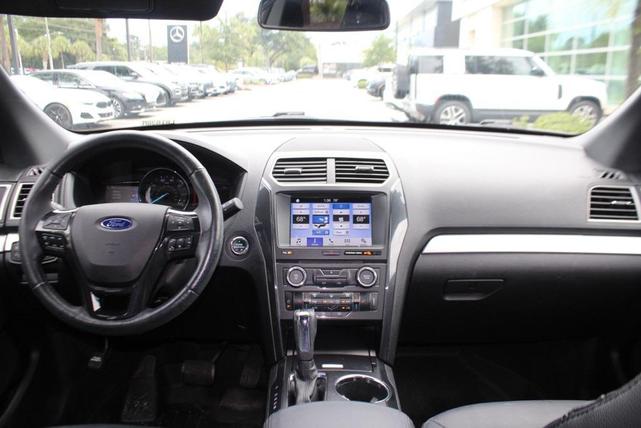 Photo of 2017 White Gold Metallic Ford Explorer