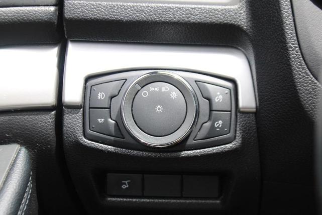 Photo of 2017 White Gold Metallic Ford Explorer