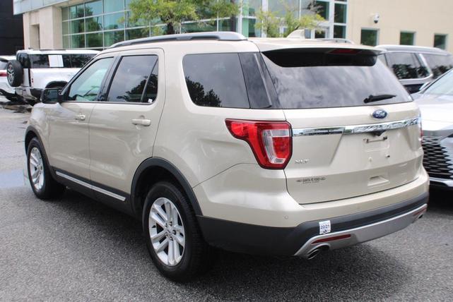Photo of 2017 White Gold Metallic Ford Explorer