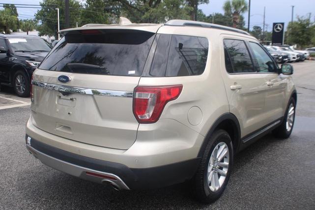 Photo of 2017 White Gold Metallic Ford Explorer