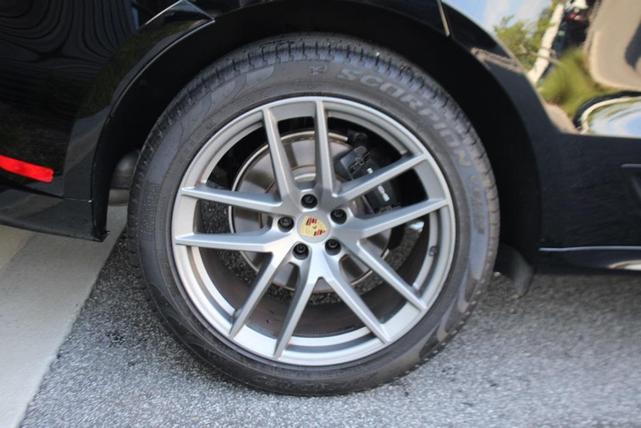 Photo of 2025 Black Porsche Macan