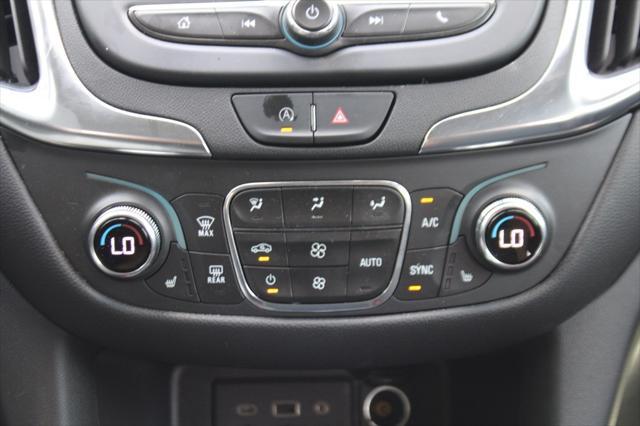 Photo of 2022 Iridescent Pearl Tricoat Chevrolet Equinox