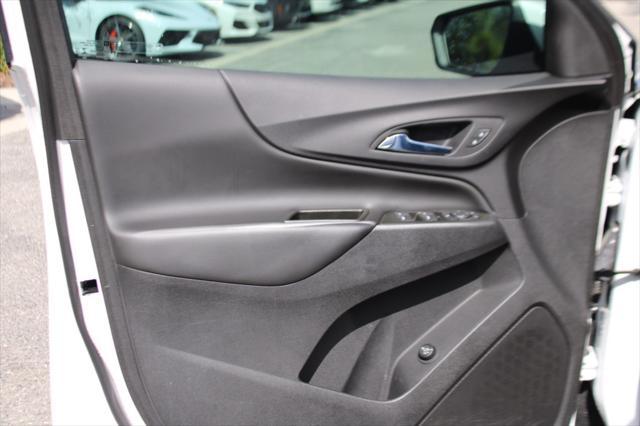 Photo of 2022 Iridescent Pearl Tricoat Chevrolet Equinox