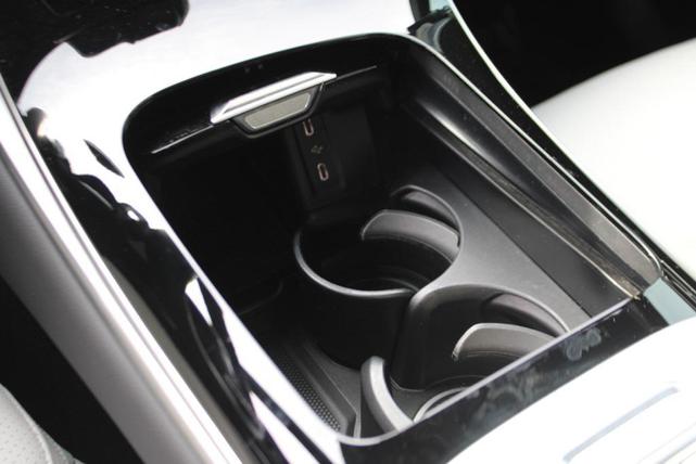Photo of 2025 Obsidian Mercedes-Benz GLC 350e