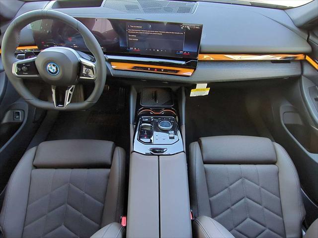 Photo of 2025 Dark Graphite Metallic BMW i5