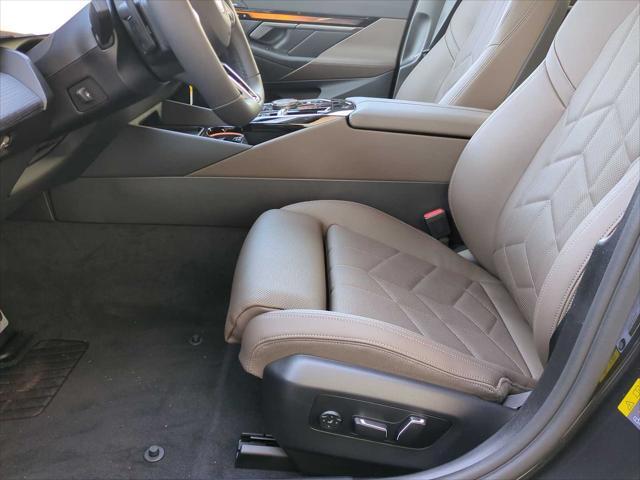 Photo of 2025 Dark Graphite Metallic BMW i5