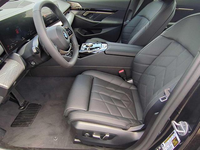 Photo of 2025 Black Sapphire Metallic BMW 530
