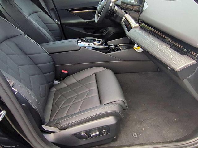 Photo of 2025 Black Sapphire Metallic BMW 530