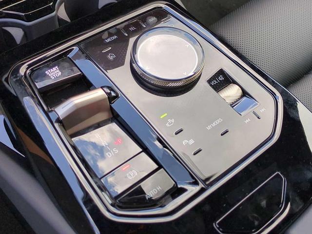 Photo of 2025 Black Sapphire Metallic BMW 530