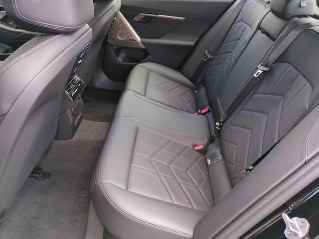Photo of 2025 Black Sapphire Metallic BMW 530