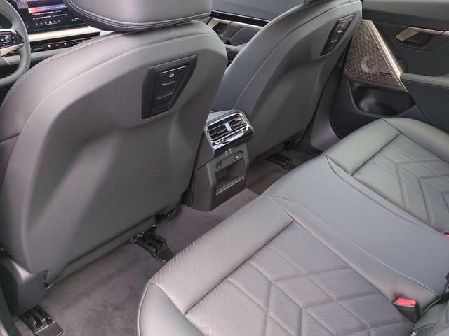 Photo of 2025 Black Sapphire Metallic BMW 530