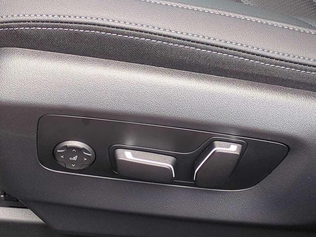 Photo of 2025 Black Sapphire Metallic BMW 530