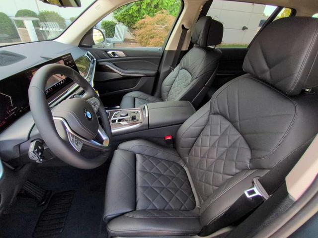 Photo of 2026 Blue Ridge Mountain Metallic BMW X7