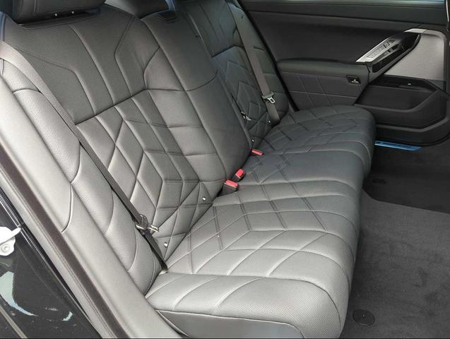 Photo of 2025 Black BMW 760