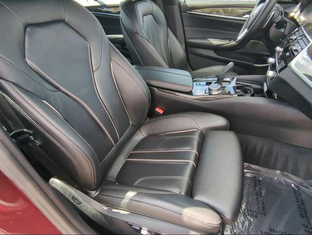 Photo of 2023 Aventurin Red Metallic BMW 540