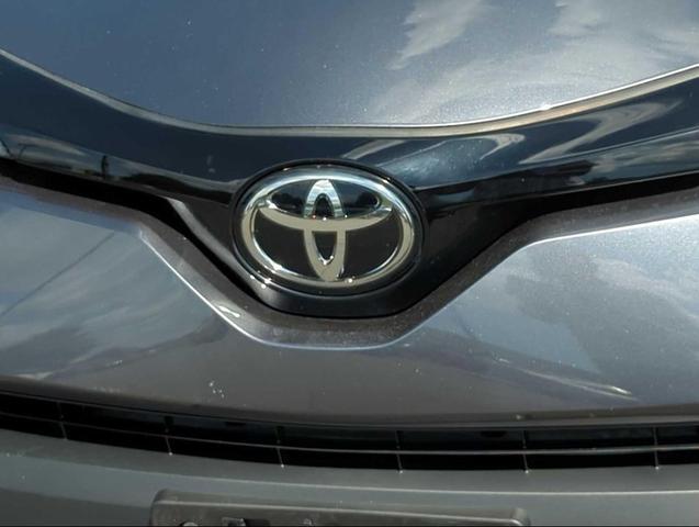 Photo of 2022 Gray Toyota C-HR