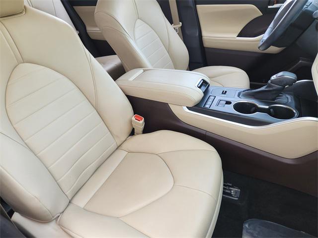 Photo of 2022 Ruby Flare Pearl Toyota Highlander