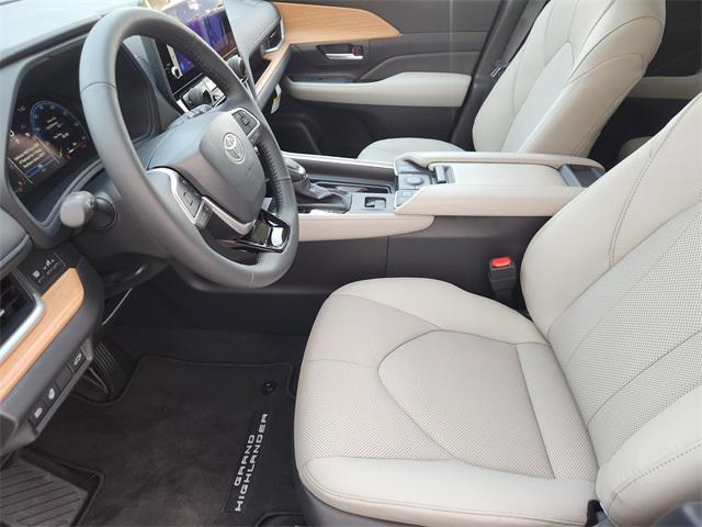 Photo of 2026 Midnight Black Metallic Toyota Grand Highlander