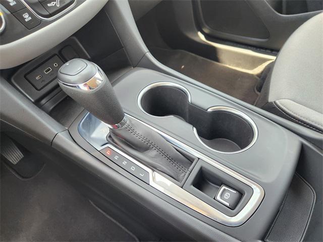 Photo of 2021 Silver Ice Metallic Chevrolet Equinox