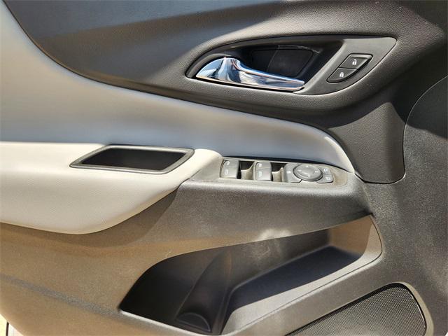 Photo of 2021 Silver Ice Metallic Chevrolet Equinox