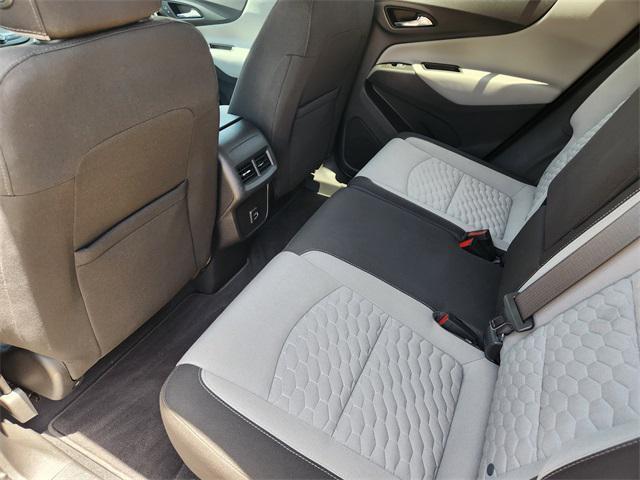 Photo of 2021 Silver Ice Metallic Chevrolet Equinox