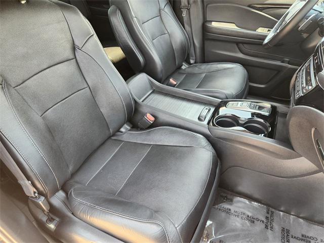 Photo of 2017 Black Honda Pilot