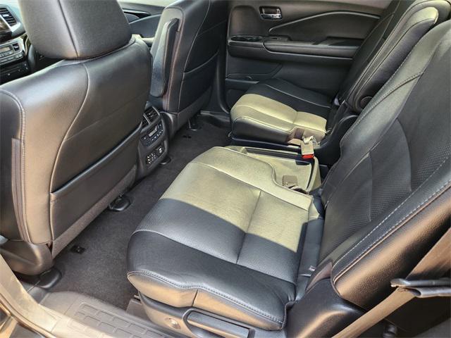 Photo of 2017 Black Honda Pilot