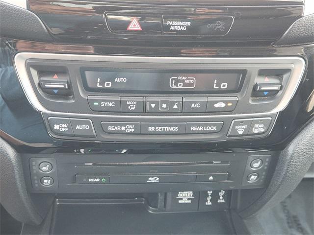 Photo of 2017 Black Honda Pilot