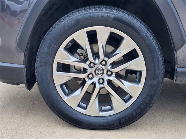 Photo of 2019 Gray Toyota RAV4