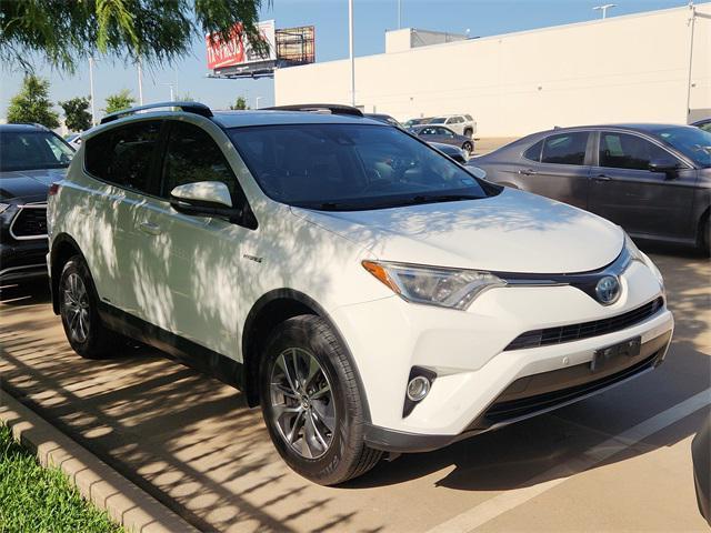 Photo of 2018 Super White Toyota RAV4 Hybrid