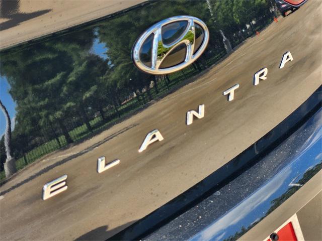 Photo of 2020 Phantom Black Hyundai ELANTRA