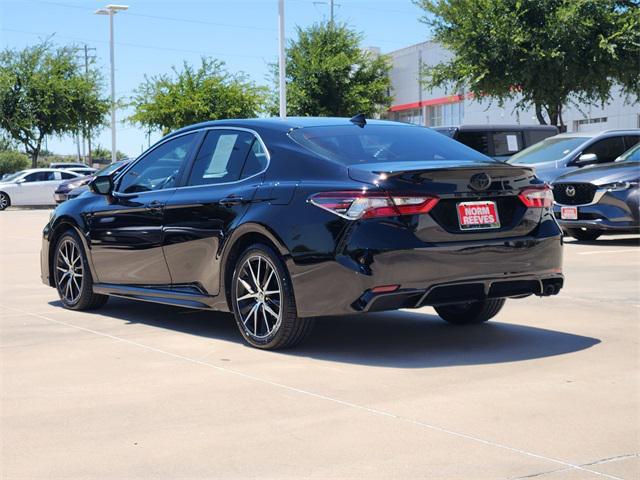 Photo of 2022 Midnight Black Metallic Toyota Camry