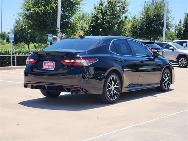 Photo of 2022 Midnight Black Metallic Toyota Camry