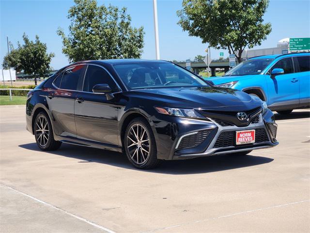 Photo of 2022 Midnight Black Metallic Toyota Camry