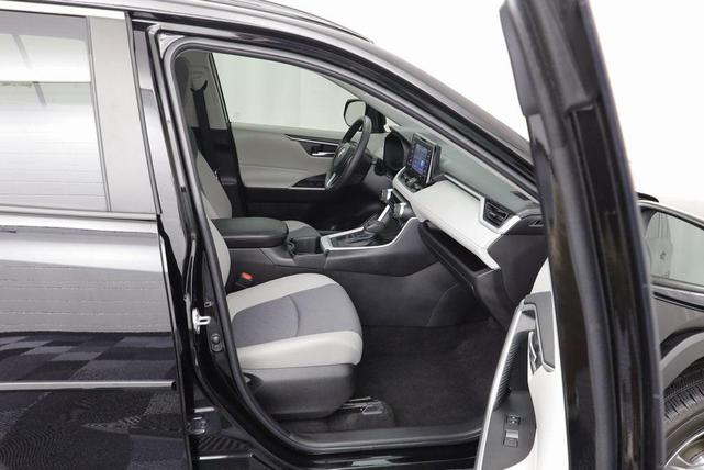 Photo of 2022 Midnight Black Metallic Toyota RAV4