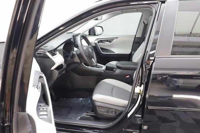 Photo of 2022 Midnight Black Metallic Toyota RAV4